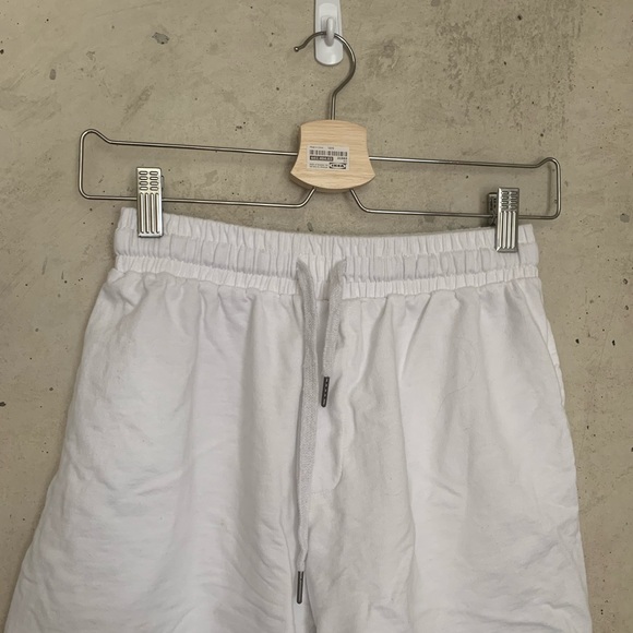 Women’s white shorts - Picture 3 of 3